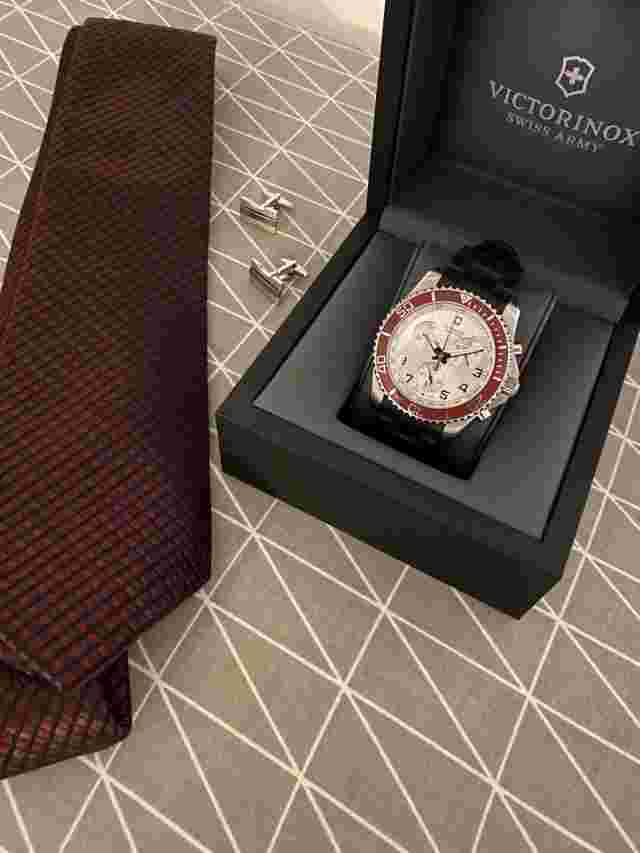 Victorinox Swiss Army Watch Maverick Diver - #241433 - Rare Red Bezel