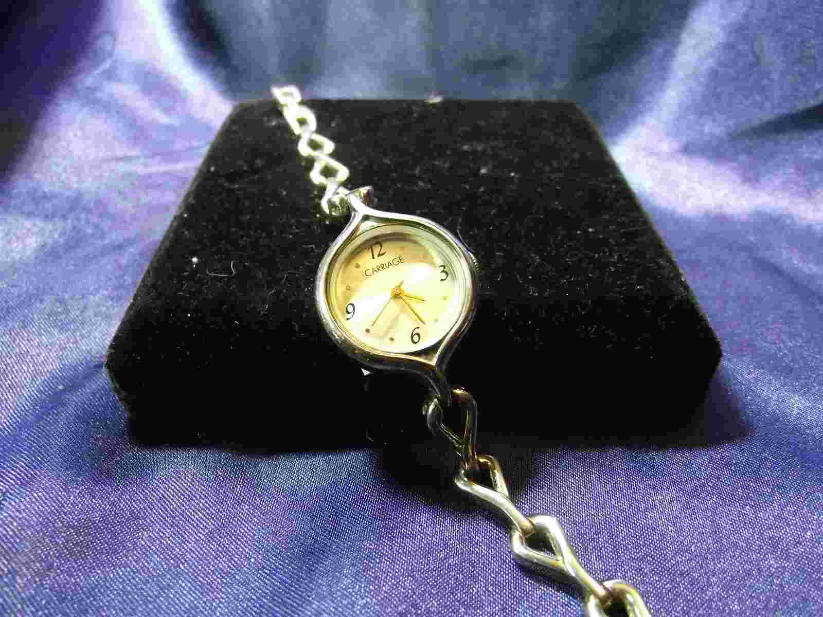 Woman's Carriage Watch with Bracklet Band **Nice** BB-787