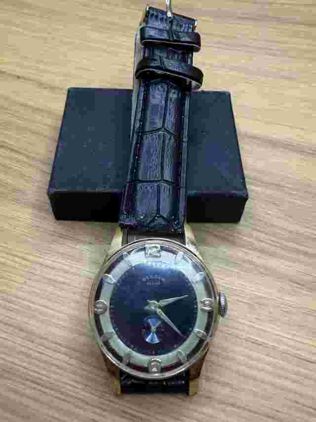 VINTAGE Genova De Luxe MEN'S Watch PIE PAN BLACK DIAL SUBDIAL RUNNING 33MM