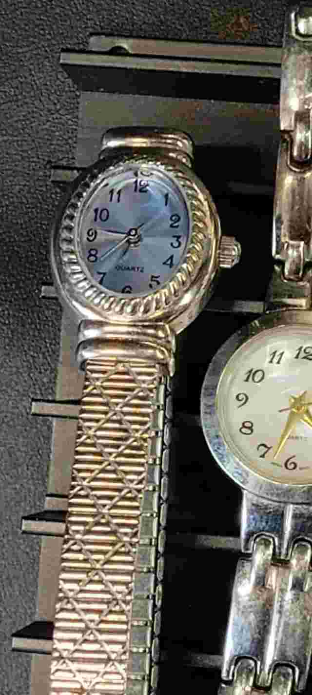 Vintage Watch Lot Of 4 Ladies Women's Watches For Parts Repair Jewelry Lot