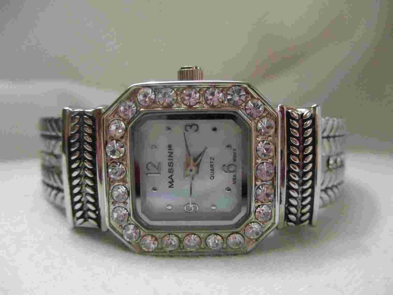 Massini Analog Wristwatch with a Cuff Band and Quartz Movement
