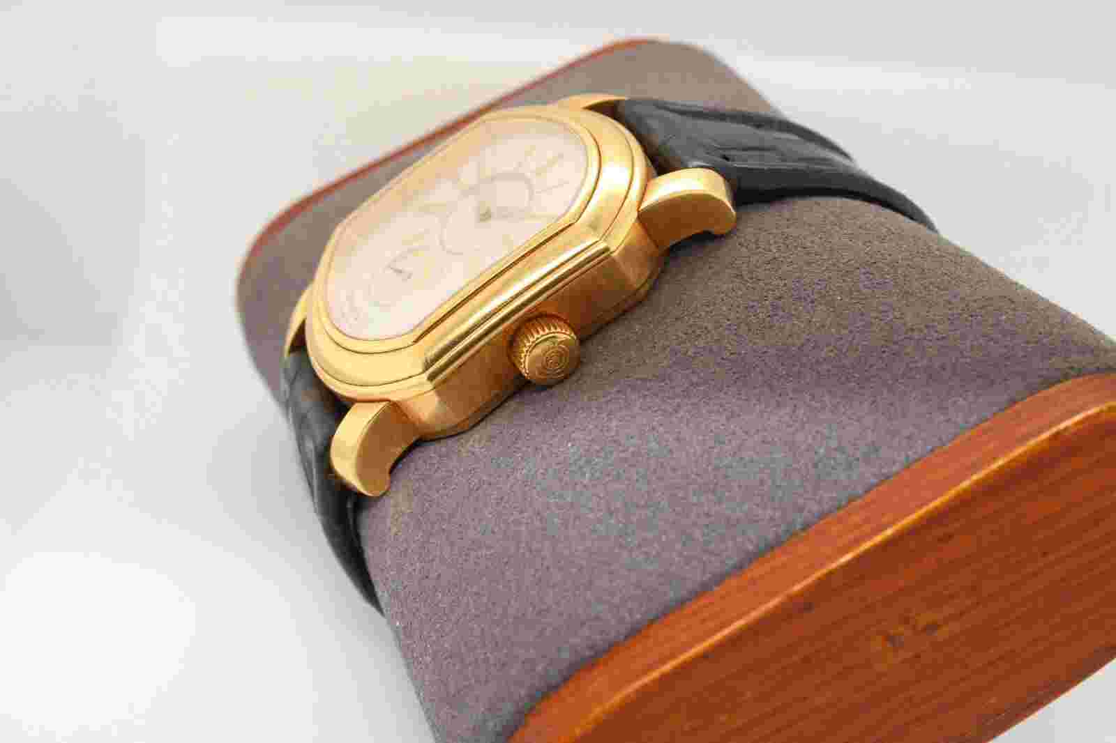 Tiffany & Co Model# 070240128 18k Gold Power Reserve watch #18886B