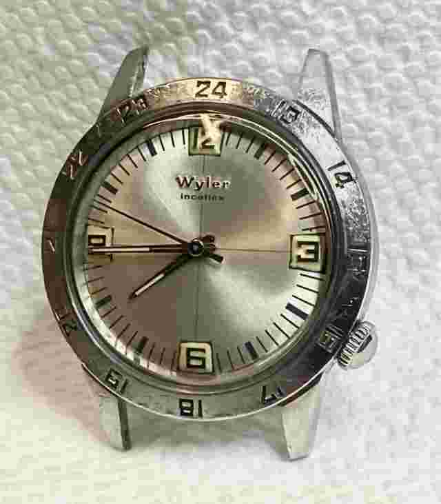 Vintage Wyler Incaflex 1976-1162d Calendar 35mm Divers Watch