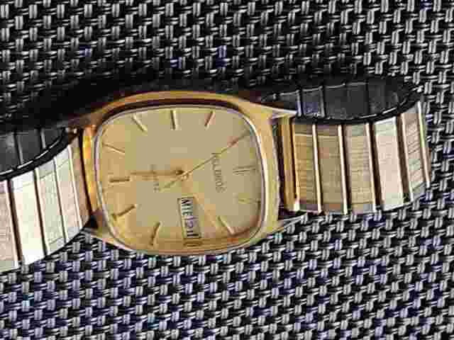 HELBROS MENS DAY/DATE QUARTZ TANK WATCH 28.8x34.7mm JAPAN MOVEMENT NEW BATTERY
