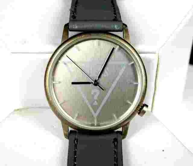 GUESS #507 UNISEX WATCH NEW OLD STOCK GREY FACE 9" LEATHER BAND NEVER WORN 1987
