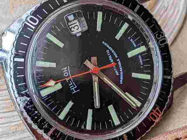 Vintage 1970's Hilton 5 ATM Diver w/Warm Patina,Cushion Case,Red Seconds Hand