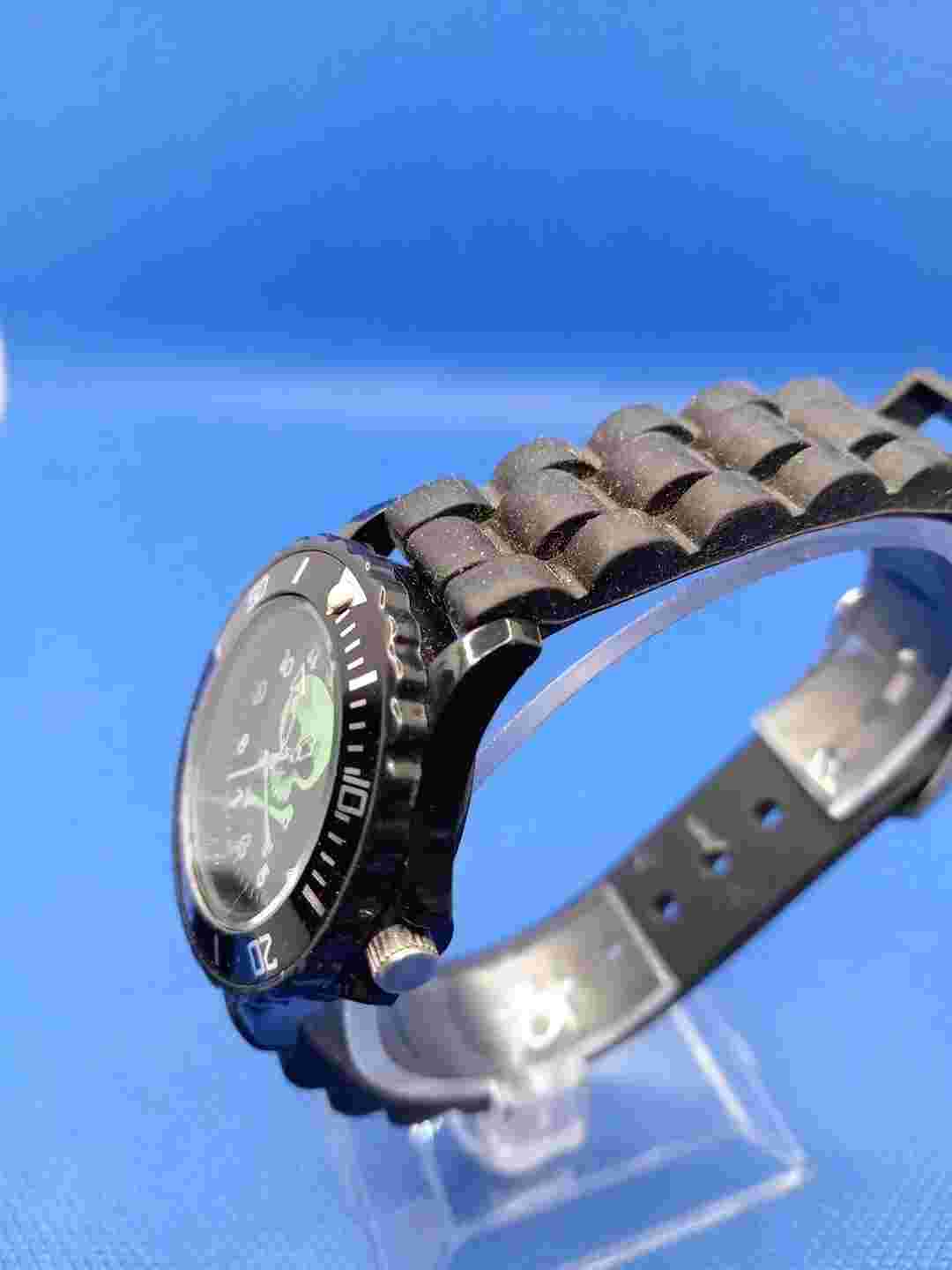 Tikkers Kids Quarts Watch, Working, New Battery, Skull & Cross Bones Design