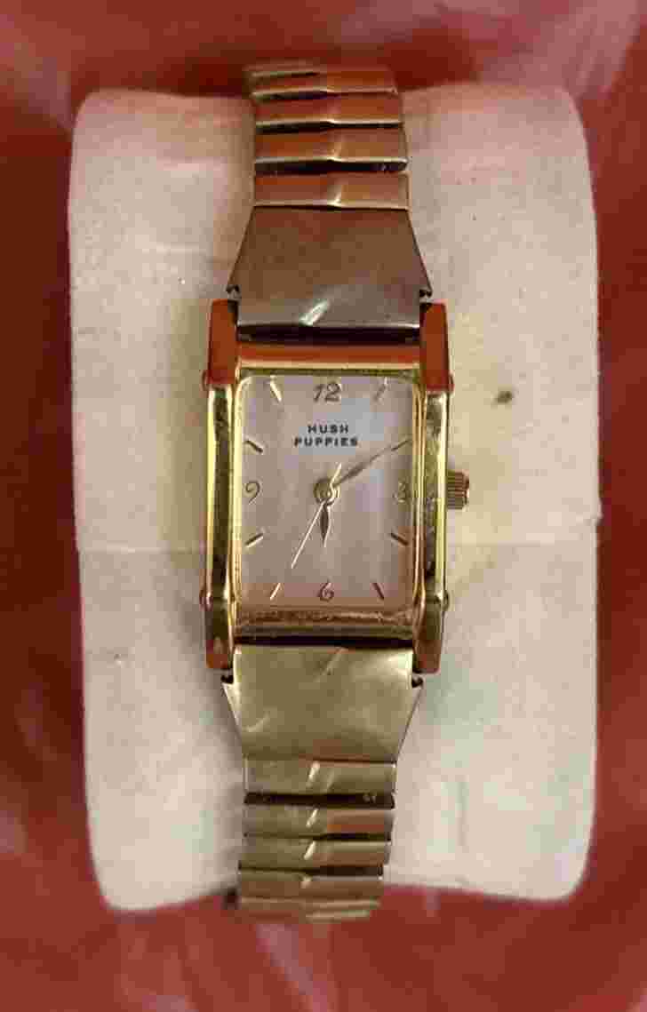 Vintage Hush Puppies Quartz Gold Tone Wrist Watch-Working-New Battery!