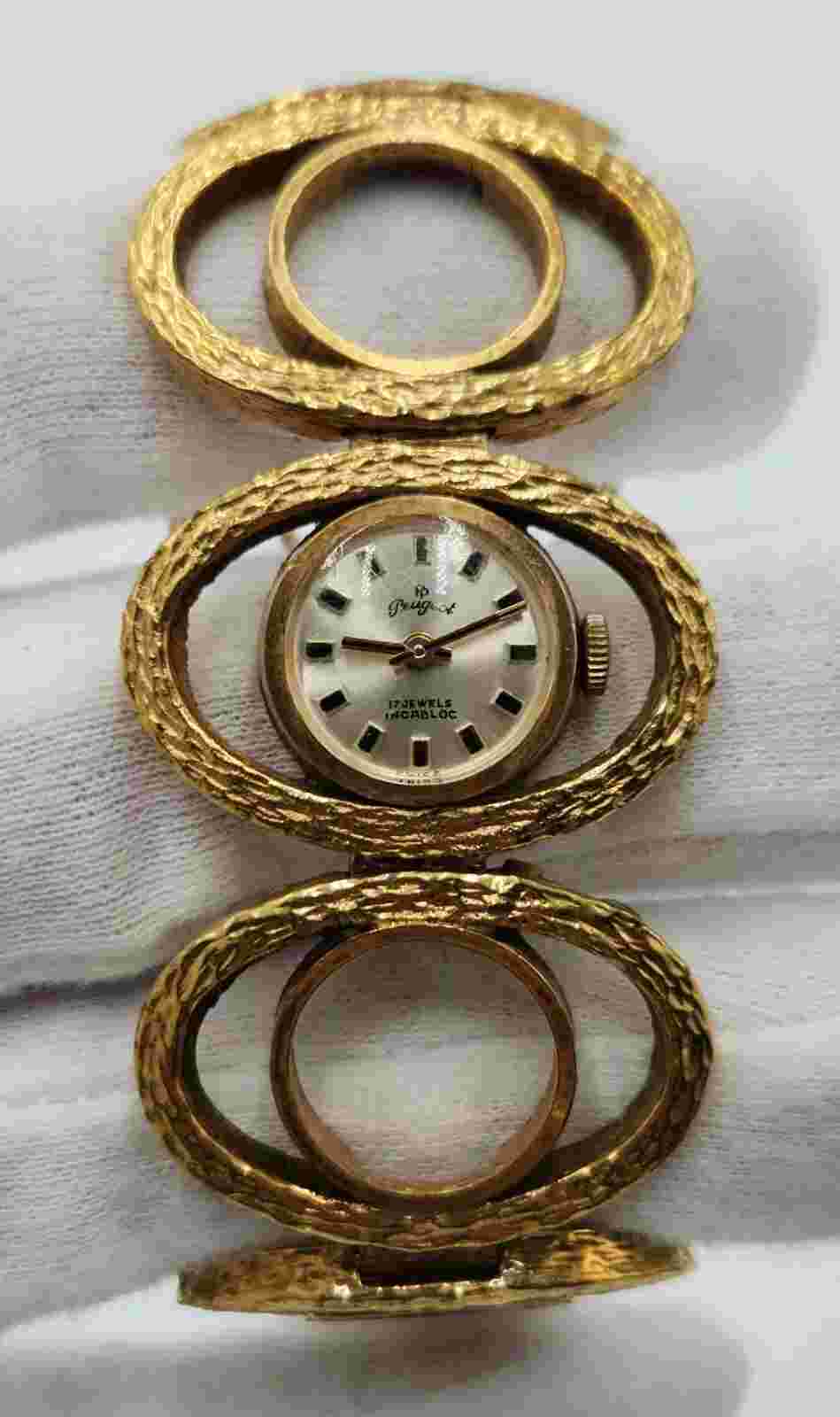 Peugeot Ladies Vintage Gold Tone 17 Jewels Swiss Mechanical Dress Watch