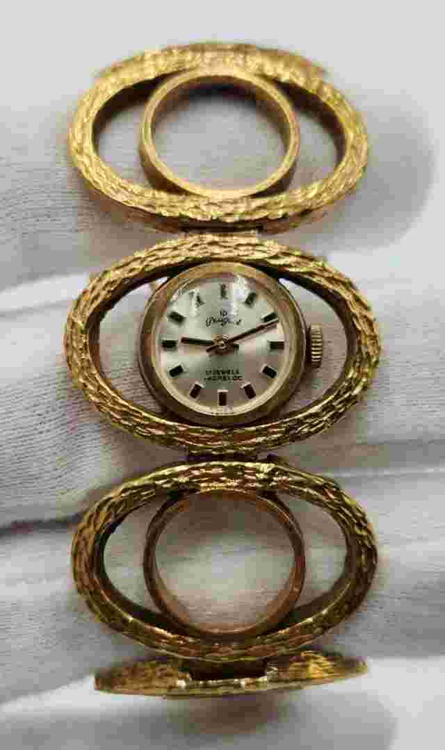 Peugeot Ladies Vintage Gold Tone 17 Jewels Swiss Mechanical Dress Watch