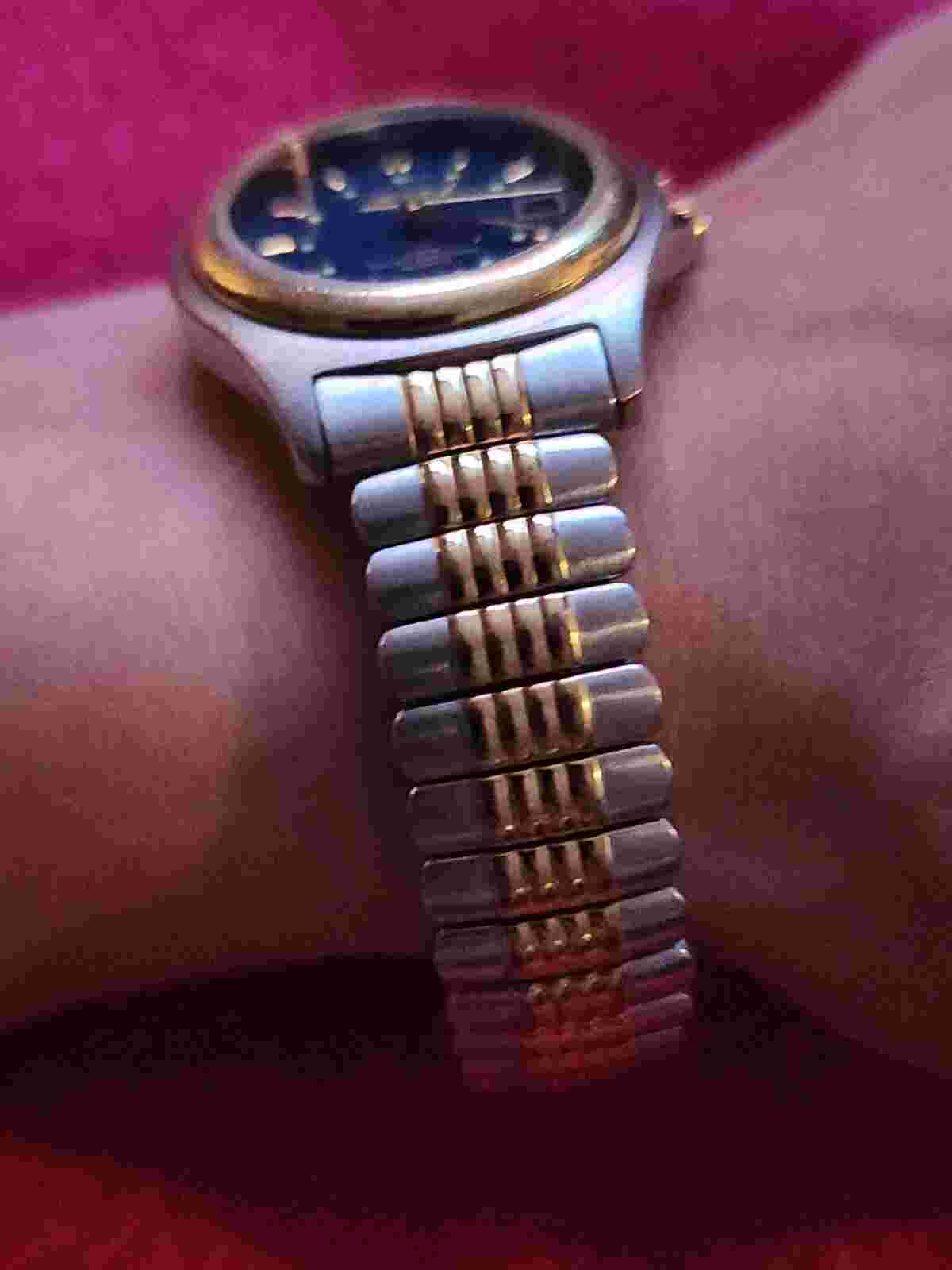vintage Bill Blass signed Water Resistant Quartz Watch