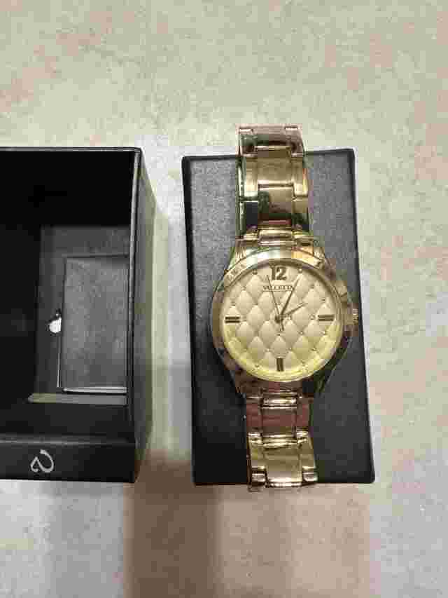 VALLETTA WOMENS WATCH (needs Battery)