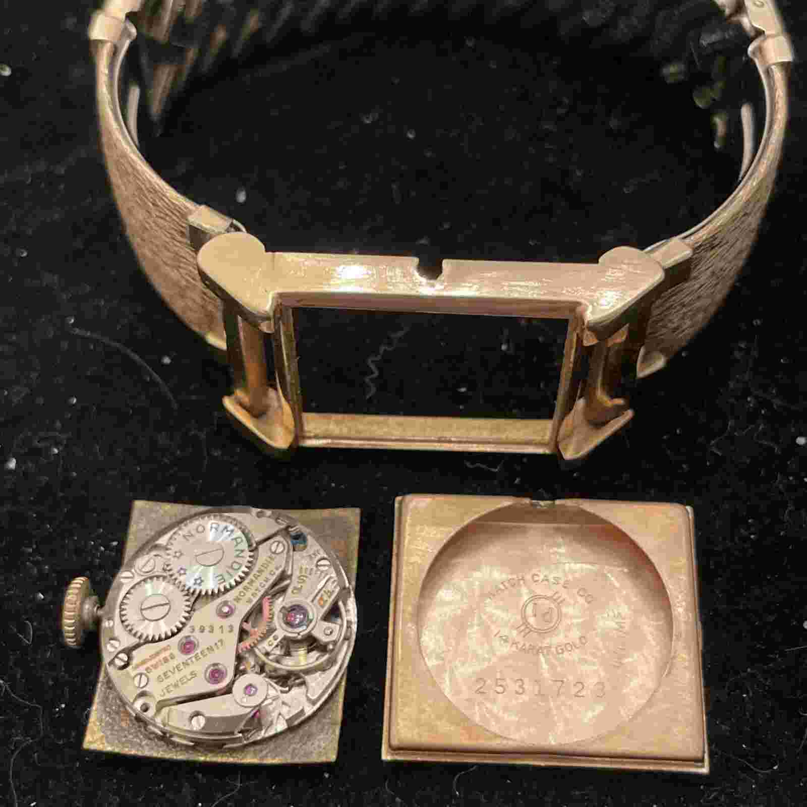 Geneva 14 Karat Gold Men 17 Jewel Wristwatch Vintage Runs. Automatic Unadjusted