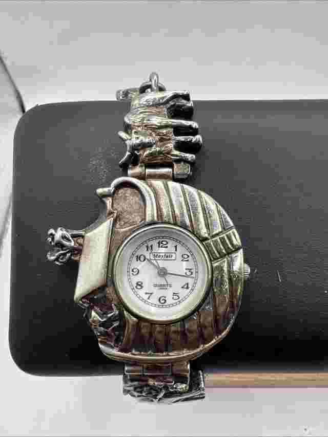 Mayfair Quartz Watch Noah’s Ark Band Design