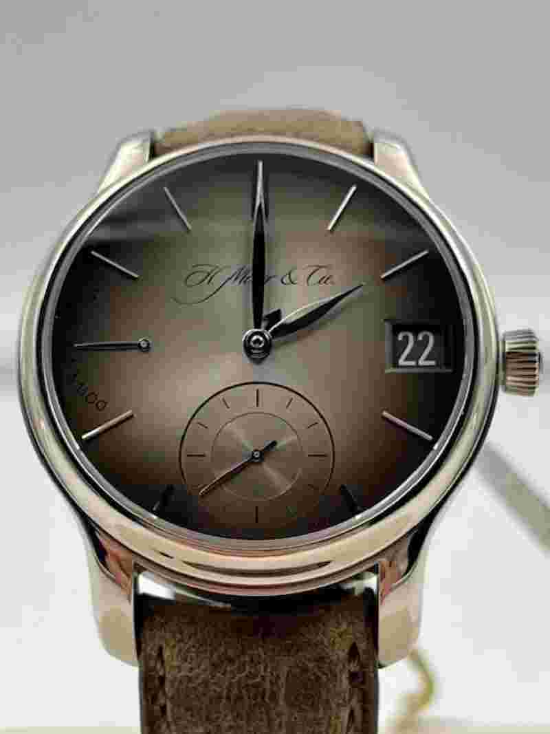 H. Moser & Cie. Endeavour Perpetual Calendar  1341-0205