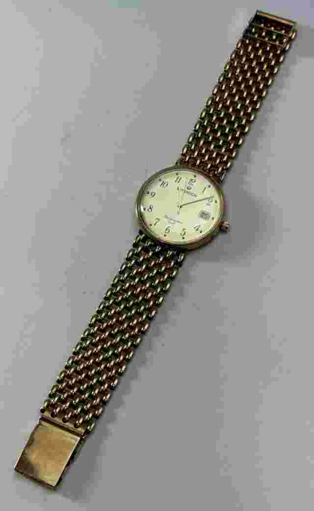 Sovereign Hallmarked Gold 9ct Gold Gents Watch on 9ct Gold Bracelet