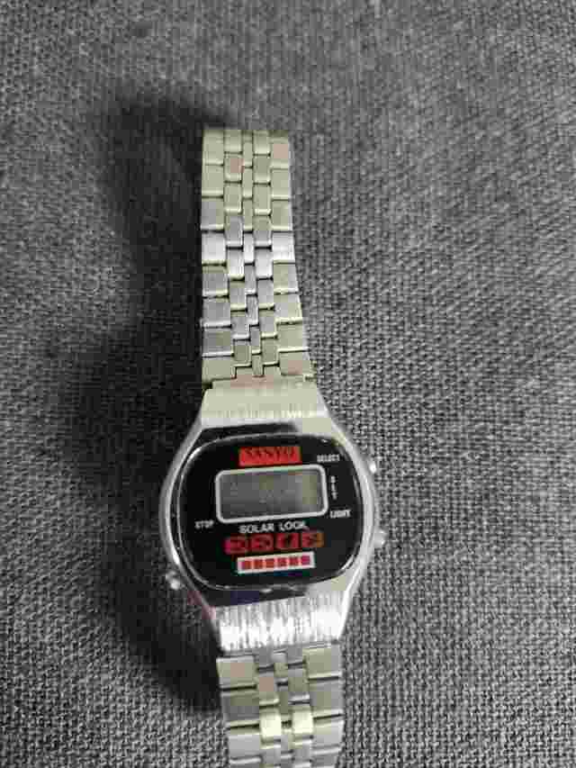 Vintage Sanyo Solar Look Digital Sports Watch Not Working Silver Plated Back