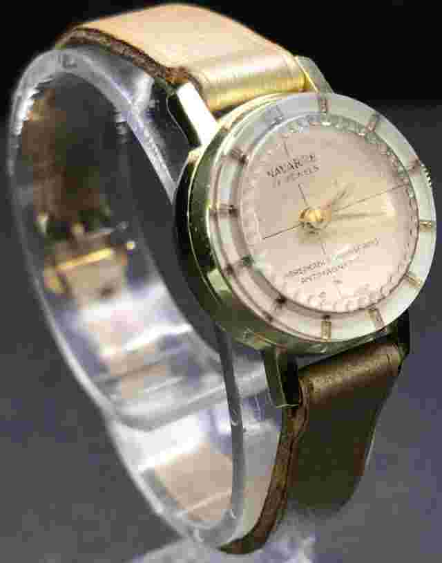 Vintage Women's Navarre 17 Jewels Analog Watch - May Need Battery or Repair