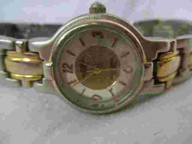 L.A. Express Analog Wristwatch with Quartz Movement and Water Resistance