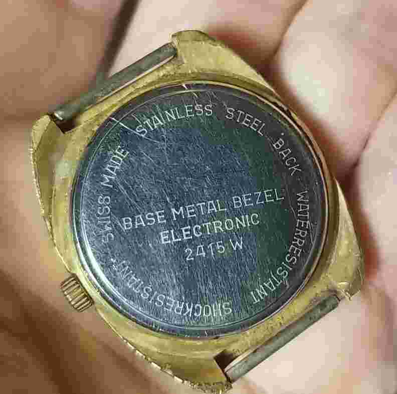 Vintage LeGant QS Electronic  Gold Dial, Day / Date, Untested Bin 4