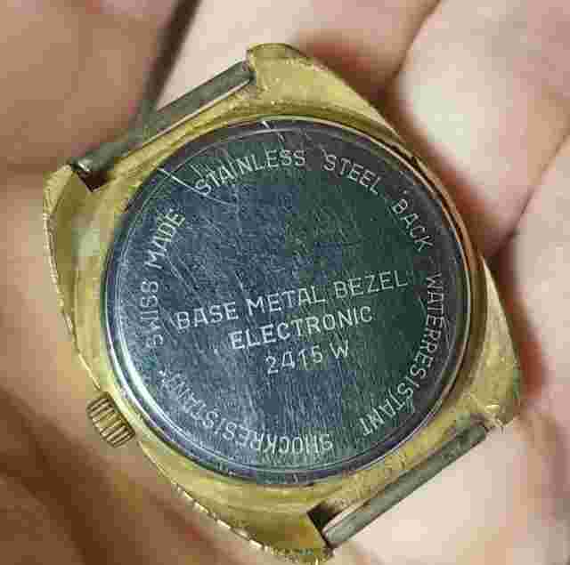 Vintage LeGant QS Electronic  Gold Dial, Day / Date, Untested Bin 4