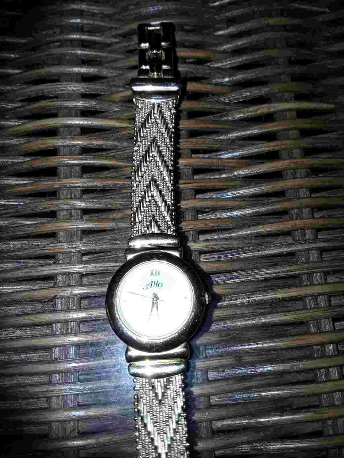 ✨Classy Ladies ALTO Gold Tone Riccio Band Mother of Pearl Face Bracelet Watch
