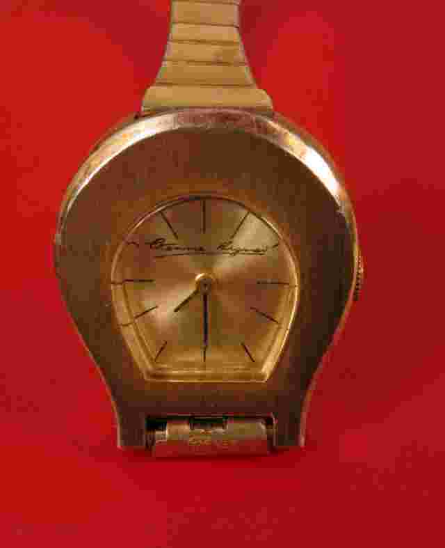VINTAGE DESIGNER Etienne Aigner WOMENS WATCH GOLD TONE WATCH NOT WORKING CLASSY