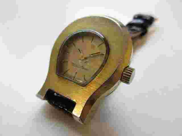 Etienne Aigner vintage "Horseshoe" woman's watch - running