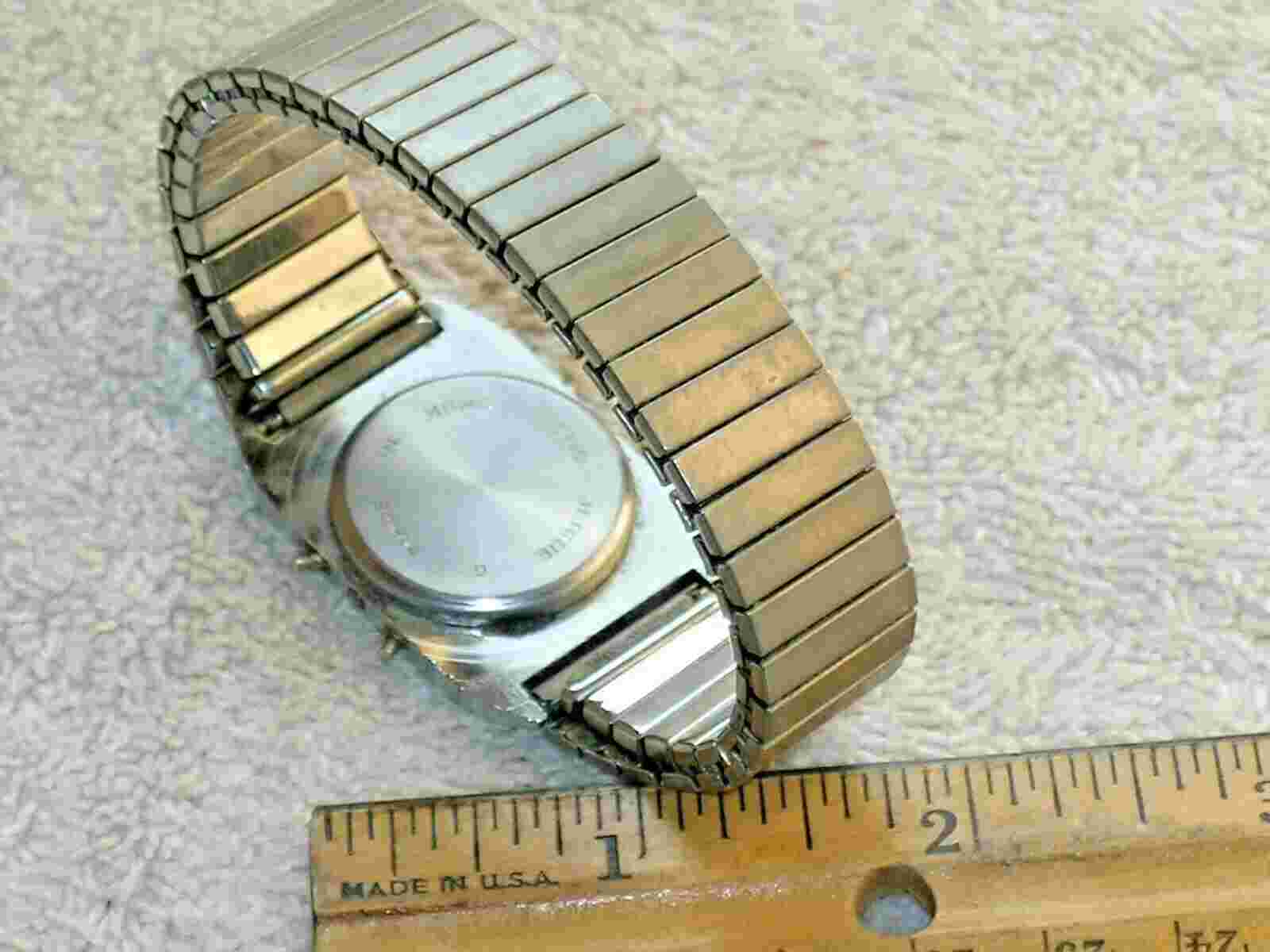 Jennie Quartz LCD Display Electric Wrist Watch with Day/Date nice Band vintage