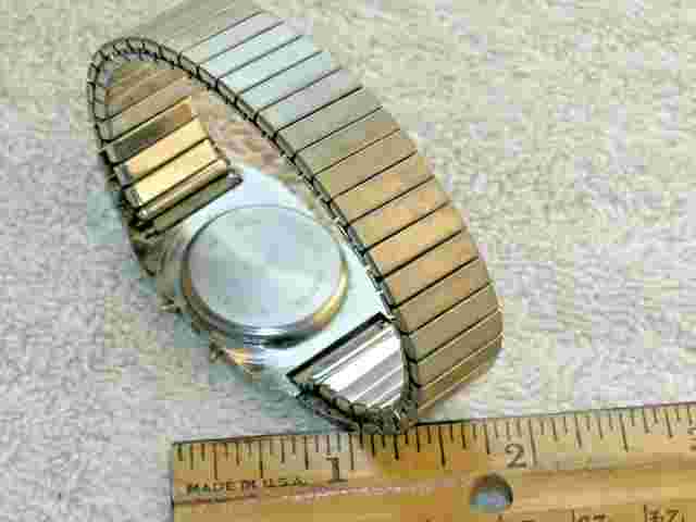 Jennie Quartz LCD Display Electric Wrist Watch with Day/Date nice Band vintage