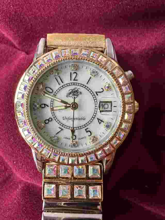 VINTAGE KIRKS FOLLY UNFORGETTABLE WATCH INDIGLO LIGHT STRETCH BAND NEEDS BATTERY