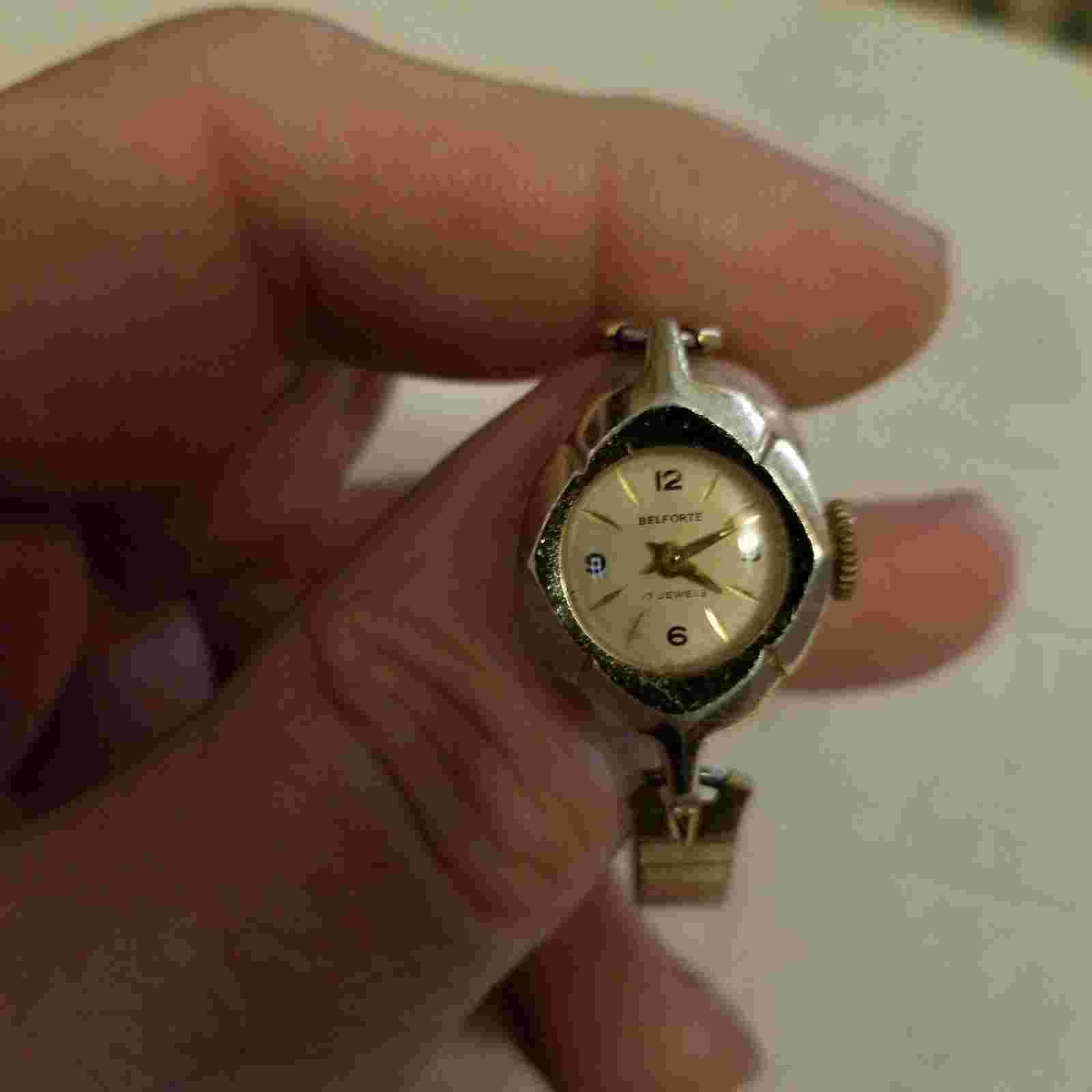 Vintage Womens Belforte Wind Up Watch 17 Jewels Gold Color Case and Flex Band