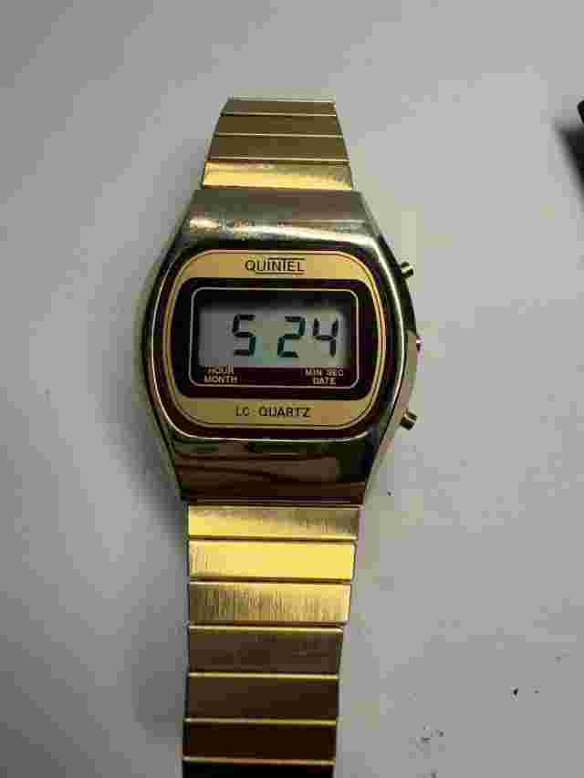 VINTAGE GOLD TONE QUINTEL LC QUARTZ WATCH CLEAN AND WORKING 34MM