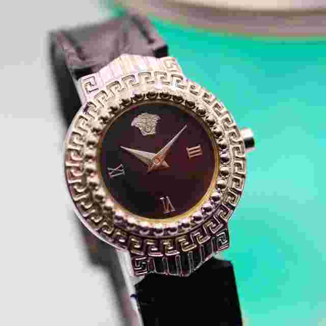 Gianni Versace Medusa Ladies Watch 823 - Authentic,  Condition