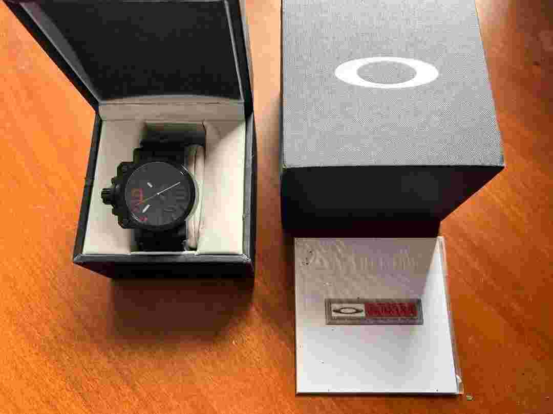 OAKLEY GEARBOX VINTAGE Stealth Black Watches (analog) Fashion Accessories c06