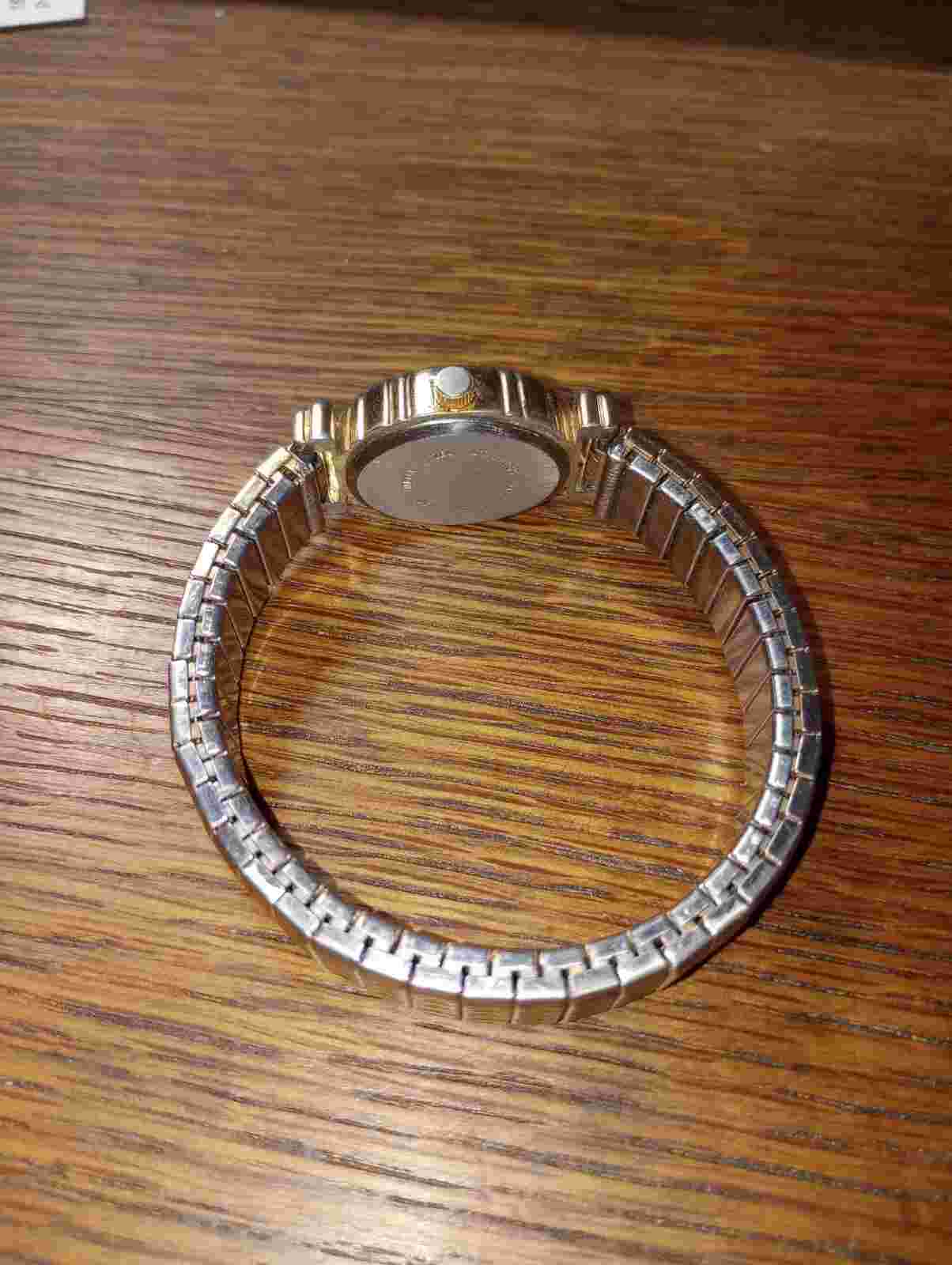 Edison Women's Vintage Gold Toned Watch New Battery Work Perfectly