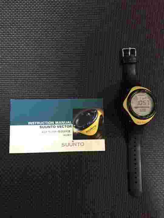 SUUNTO Vector Finland Yellow Digital Watch Altimeter Barometer Compass 30m Rare