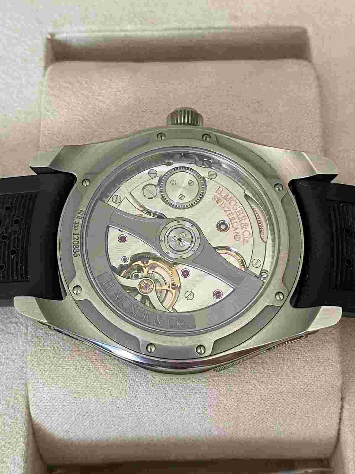 H. Moser Cie Pioneer - Mad Red