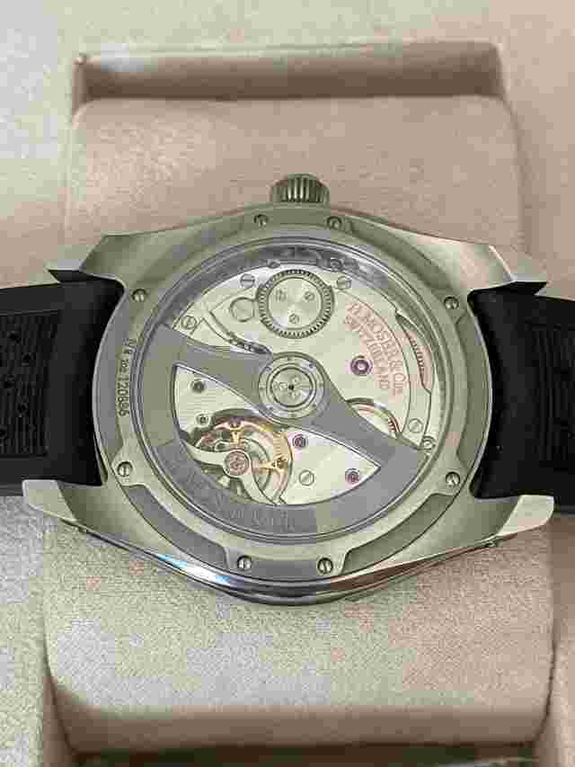 H. Moser Cie Pioneer - Mad Red