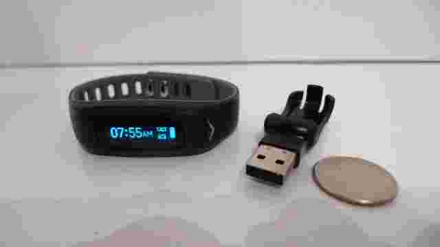 Everlast Wireless Fitness Activity Waterproof Tracker W/ LED Black Grey EVWTR002