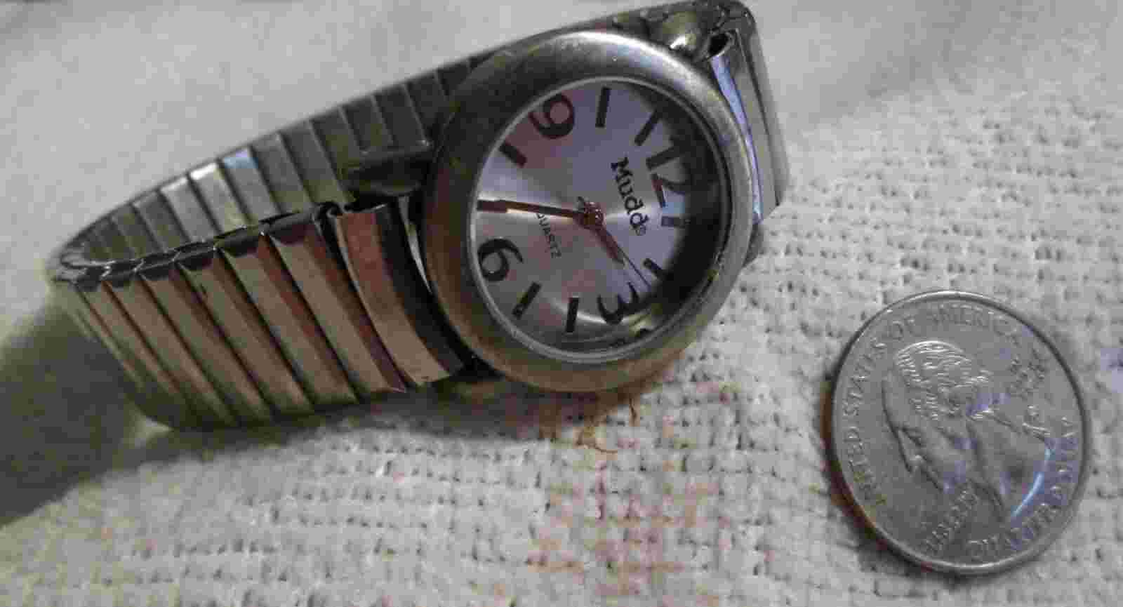 MUDDWOMAN'S WRISTWATCH EXPANSION BAND new battery