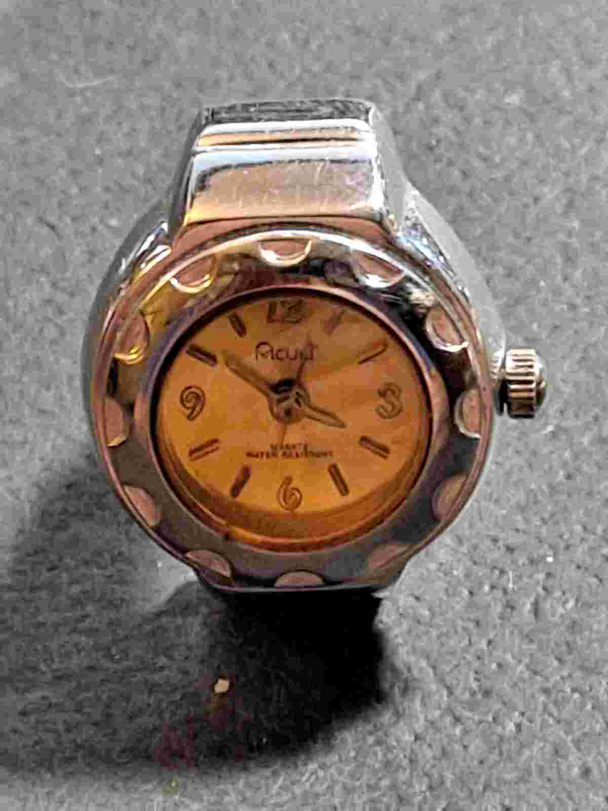 Ladies ACUET RING Quartz Watch As Shown!