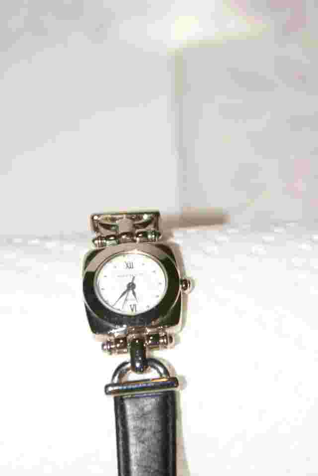 Vintage VERNIER SILVER Tones Hinged Cuff LEATHER Ladies Watch NEW BATTERY JAPAN