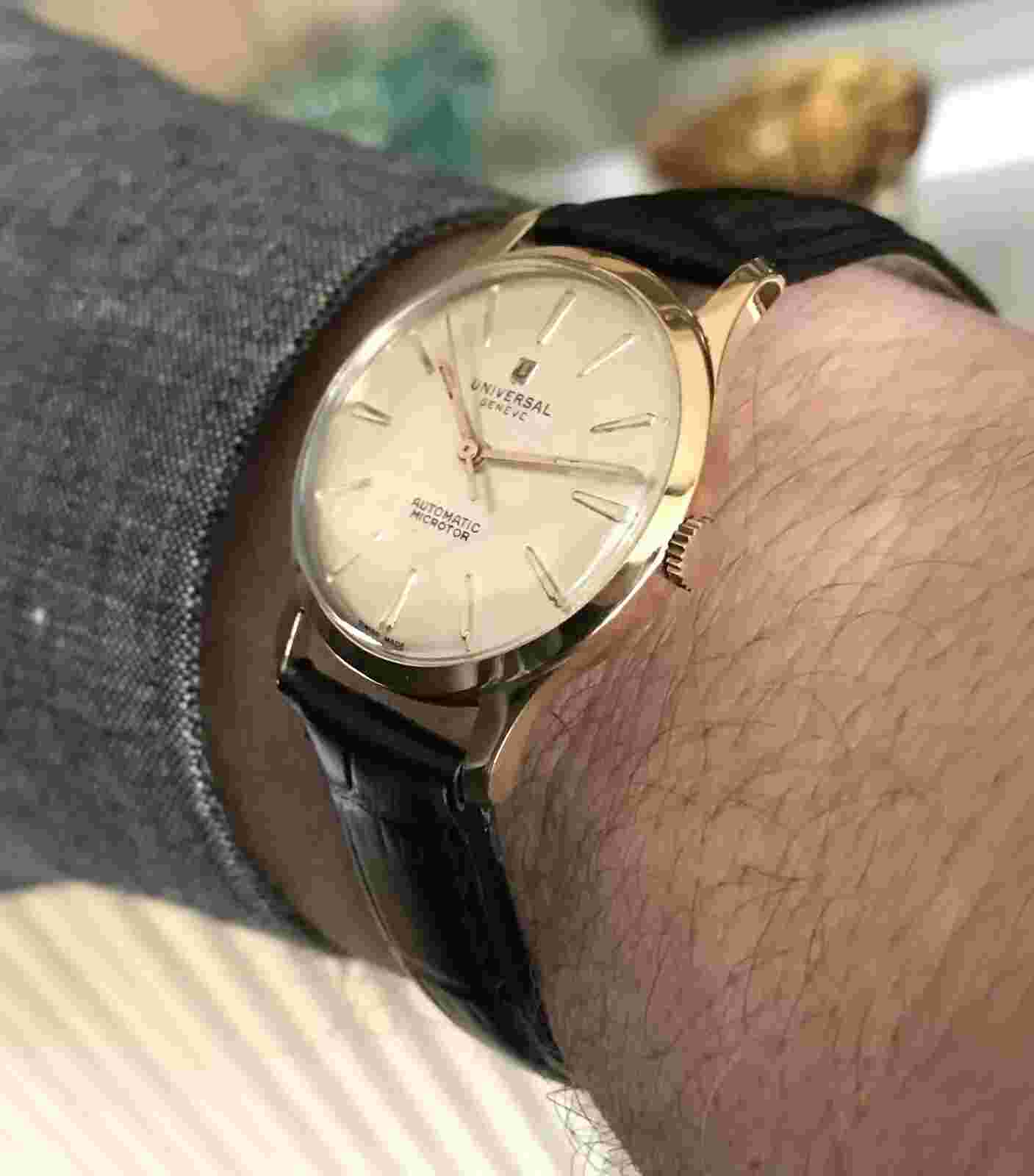 Vintage 1960 Universal Genève Automatic Microtor Caliber 215, Solid 18K Gold