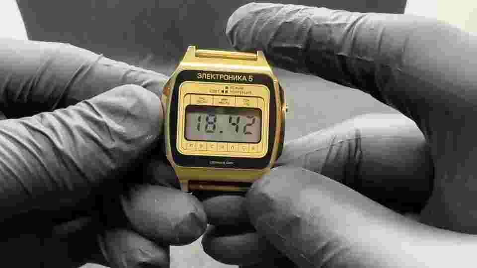 Elektronika 5 Gold LCD Digital vintage quartz Soviet Era watch USSR