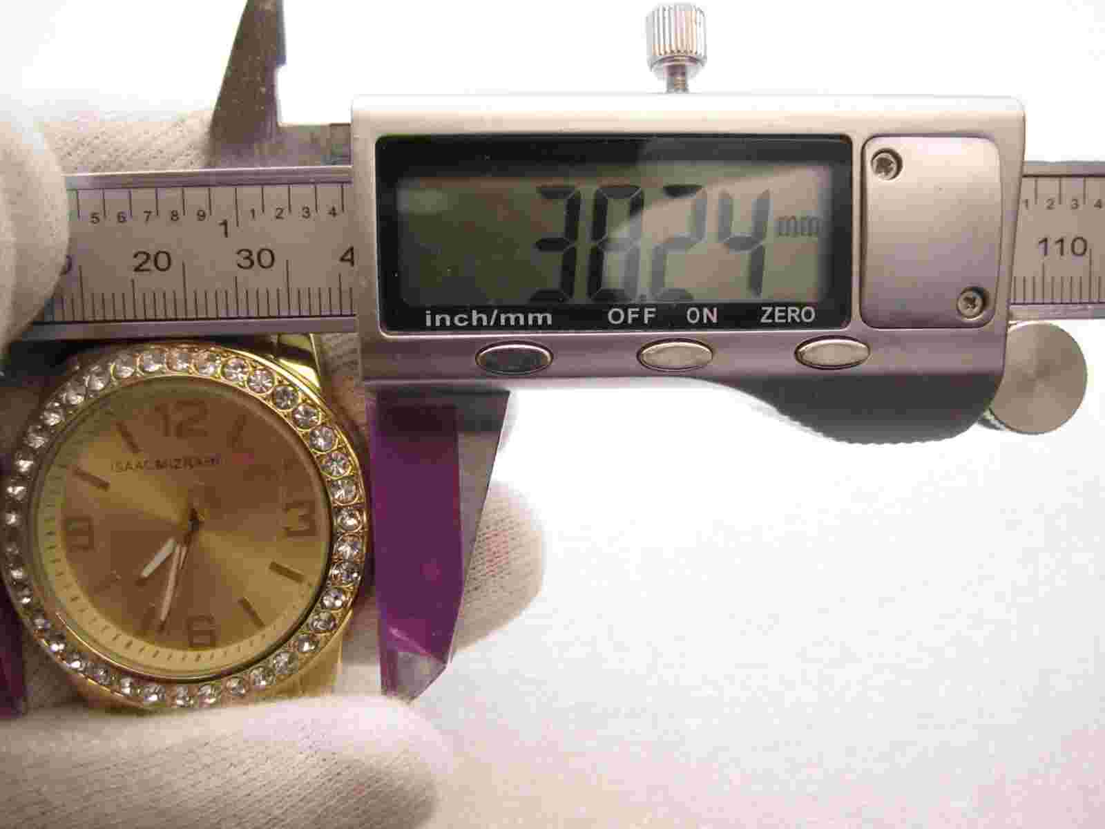 Women Isaac Mizrahi Live Quartz WR Analog 38mm Round Watch (H497) "New Battery"