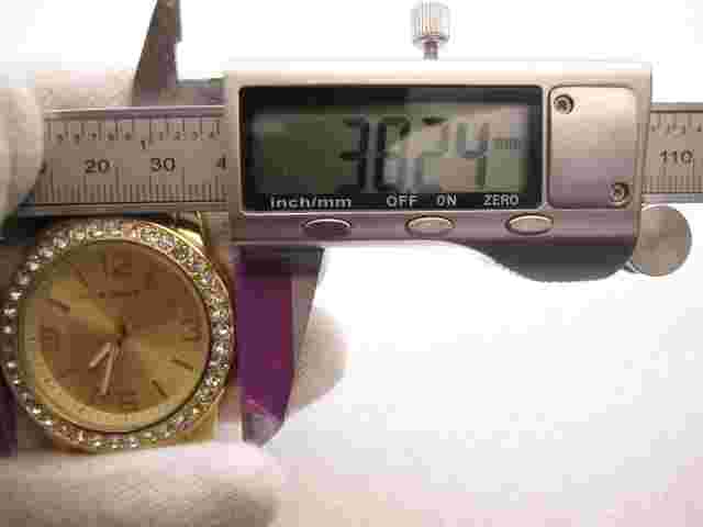 Women Isaac Mizrahi Live Quartz WR Analog 38mm Round Watch (H497) "New Battery"