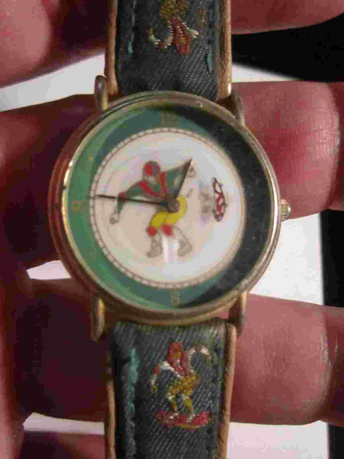 LADIES' SKATEBOARD WATCH SKATEBOARD ROTATES AROUND BEZEL  7 1/2" L  - BBA-33G