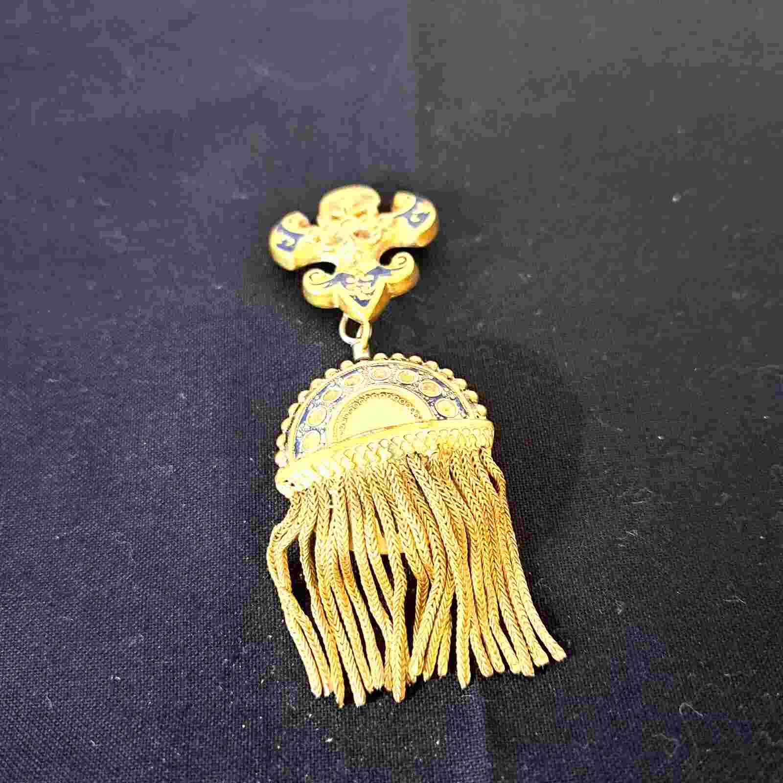 vintage banner watch/etrusian fleur de lis pin/brooch    non working/crack case