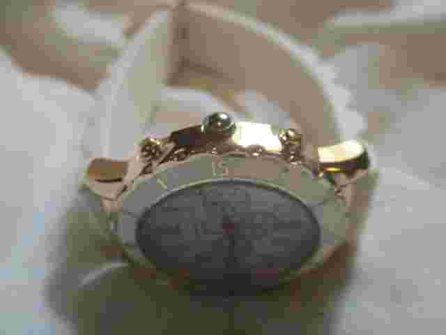 Aeropostale Analog Wristwatch with a Buckle Band and Quartz Movement